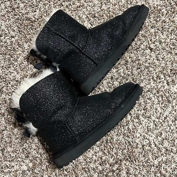 UGG Shoes - Uggs with bow